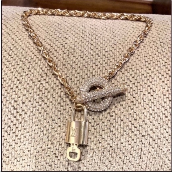 Louis Vuitton Lock and Key With Necklace - Picture 6 of 7